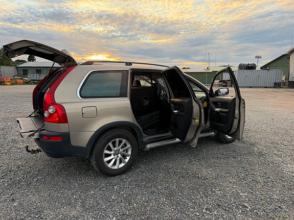 Volvo XC90 12 of 30
