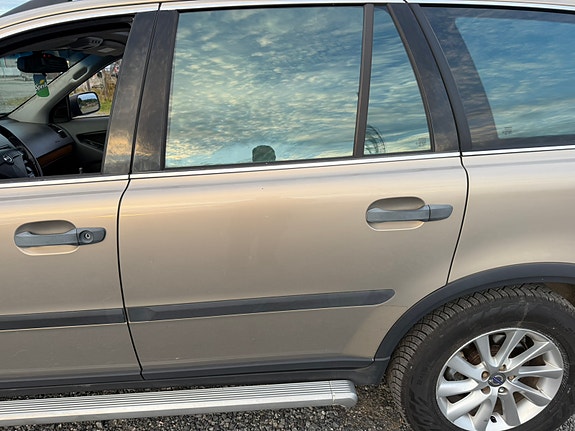 Volvo XC90 16 of 30