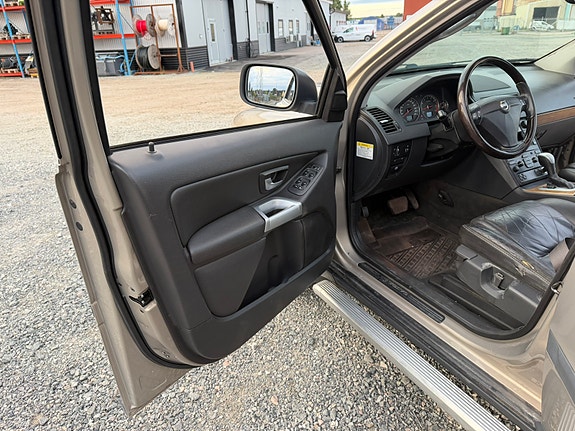 Volvo XC90 26 of 30
