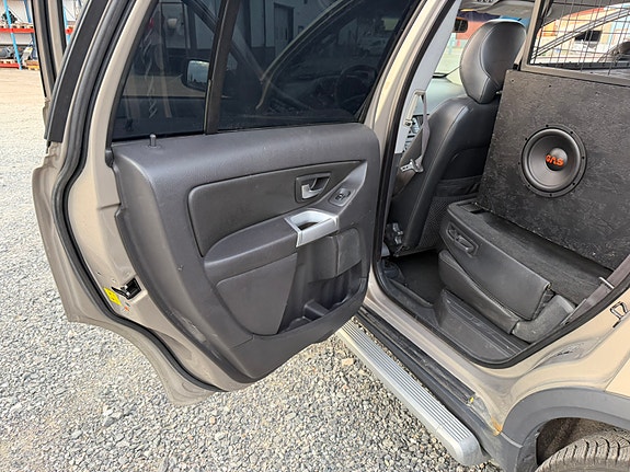 Volvo XC90 30 of 30