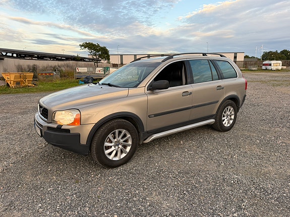 Volvo XC90 2 of 30