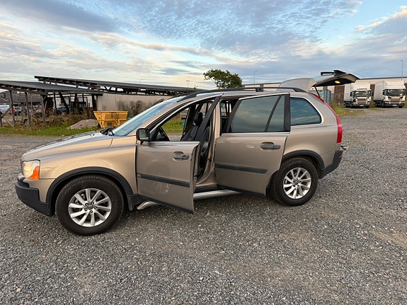 Volvo XC90 9 of 30