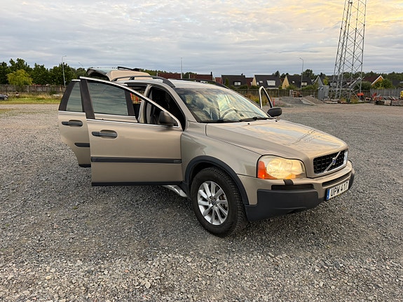 Volvo XC90 13 of 30