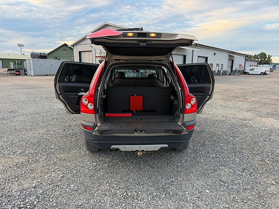 Volvo XC90 11 of 30