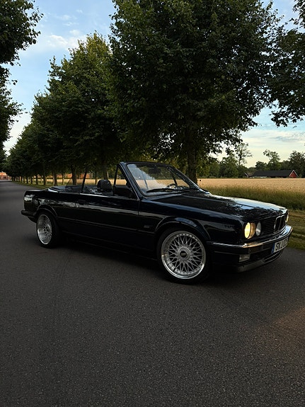 BMW 325i 2 of 14