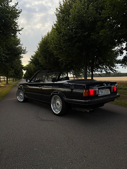 BMW 325i 3 of 14