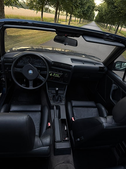 BMW 325i 11 of 14