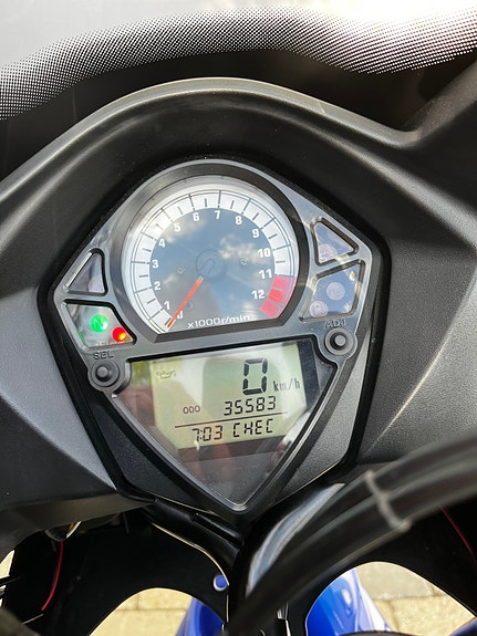 Suzuki SV650S 3 of 9