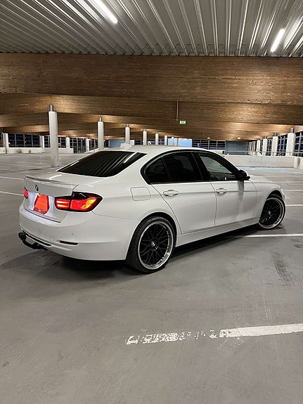 BMW 318d 4 of 6