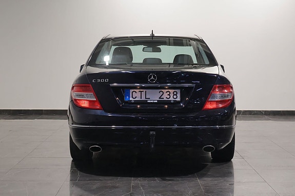 Mercedes-Benz C300 5 of 12