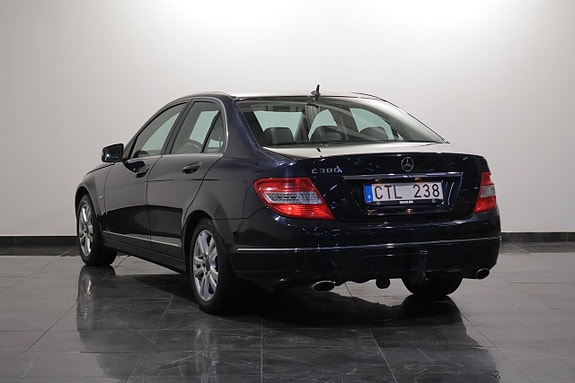 Mercedes-Benz C300 4 of 12