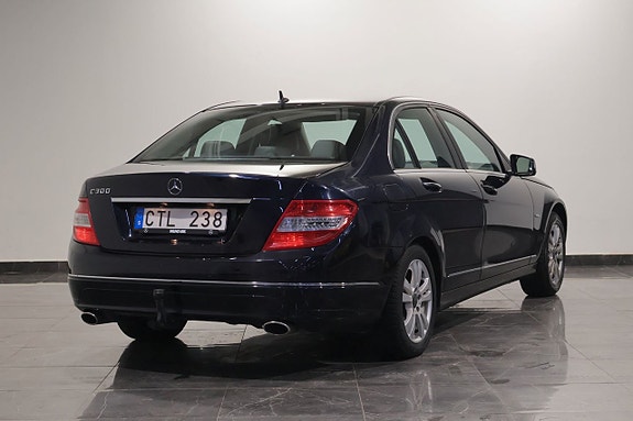 Mercedes-Benz C300 6 of 12
