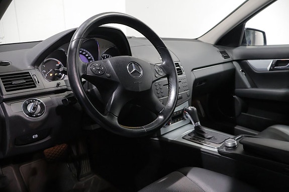 Mercedes-Benz C300 11 of 12