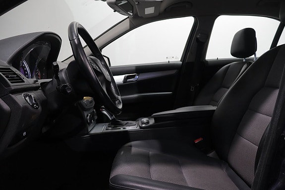 Mercedes-Benz C300 8 of 12
