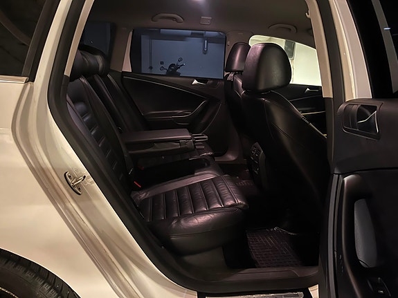 Volkswagen Passat 11 of 12