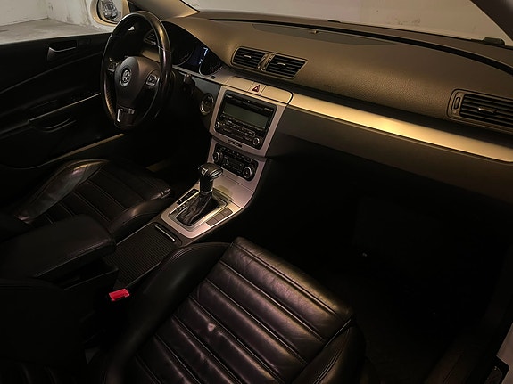 Volkswagen Passat 10 of 12