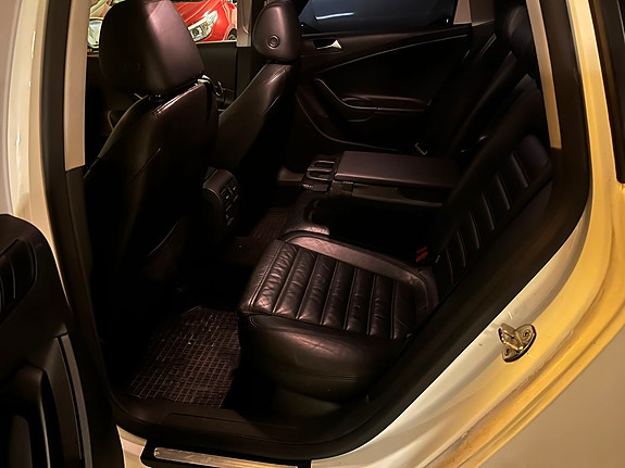 Volkswagen Passat 12 of 12