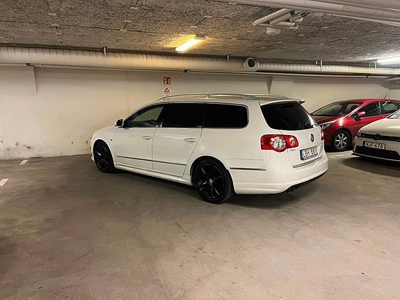 Volkswagen Passat 4 of 12