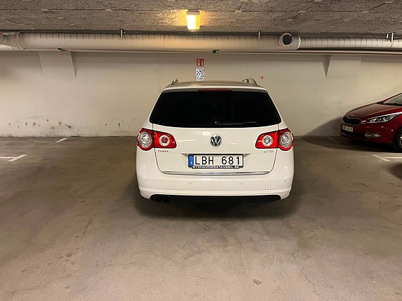 Volkswagen Passat 5 of 12