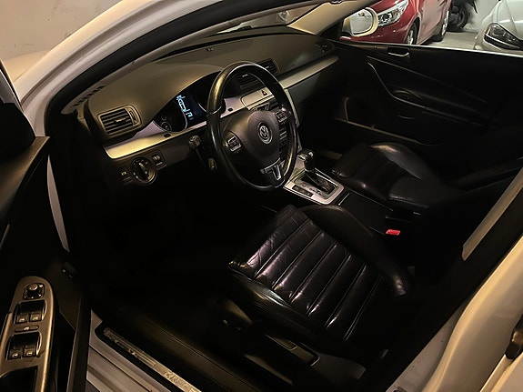 Volkswagen Passat 7 of 12