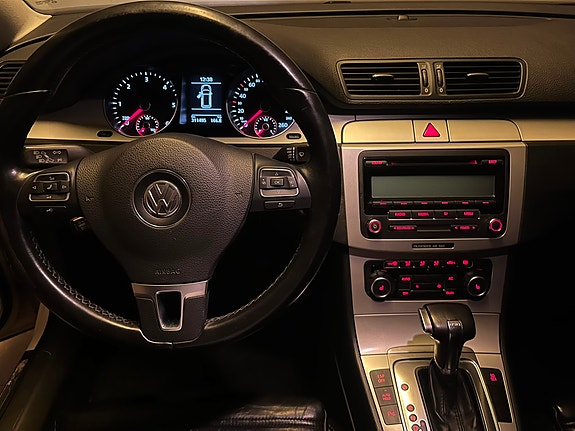 Volkswagen Passat 9 of 12