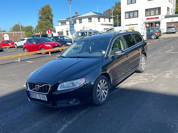 Volvo V70 2 of 5