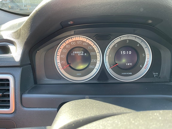 Volvo V70 4 of 5