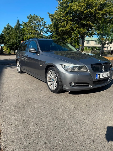 BMW 320d 4 of 12