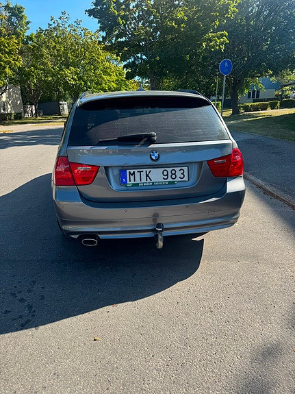 BMW 320d 2 of 12