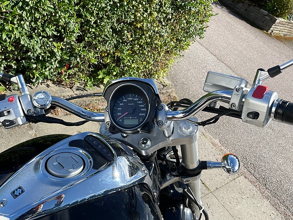 Suzuki VZ800 Intruder 4 of 4