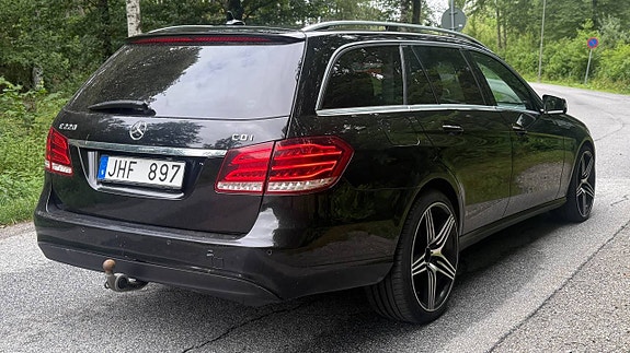 Mercedes-Benz 2014 E220 CDI Automat A-Traktor 4 of 9