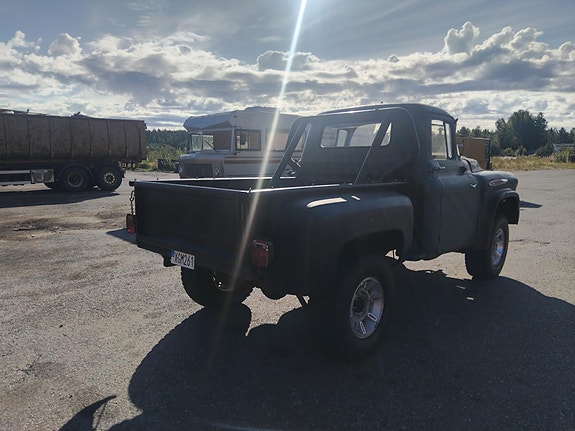 Chevrolet 3200 5 of 8