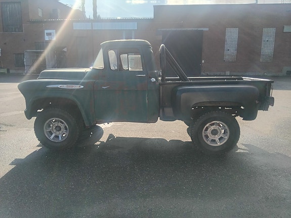Chevrolet 3200 2 of 8