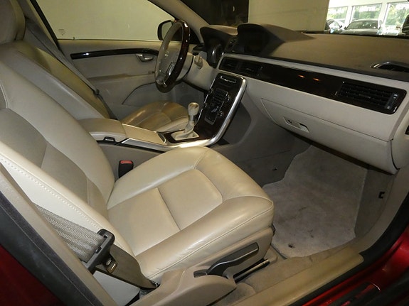 Volvo V70 3 of 11