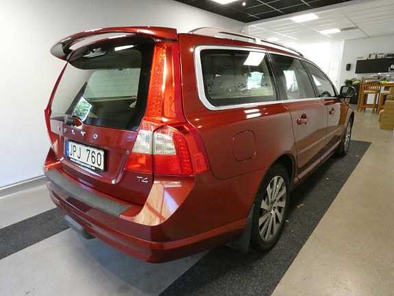 Volvo V70 2 of 11