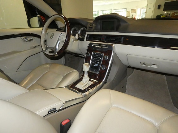 Volvo V70 5 of 11