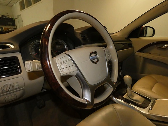 Volvo V70 8 of 11