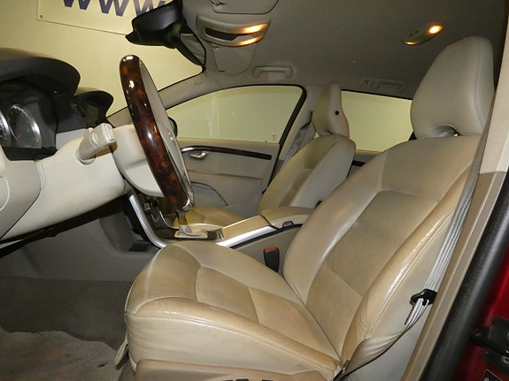 Volvo V70 4 of 11