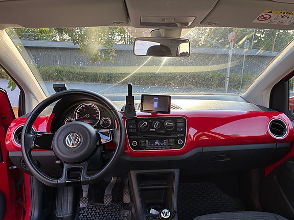Volkswagen UP! 2 of 10