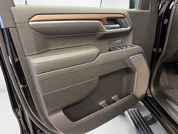Chevrolet Silverado 1500 8 of 19