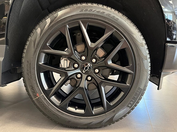 Chevrolet Silverado 1500 11 of 19