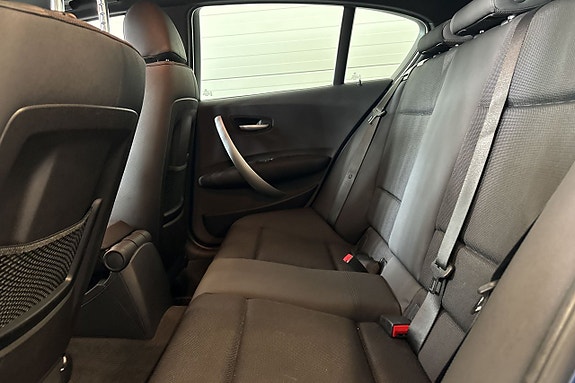 BMW 120i 11 of 17