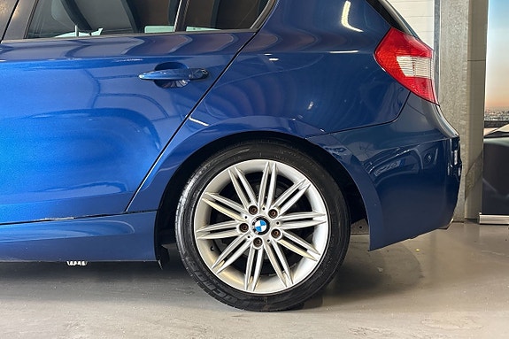 BMW 120i 6 of 17