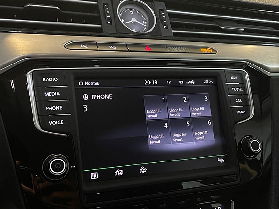 Volkswagen Passat 20 of 25