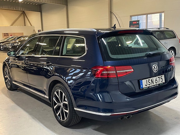 Volkswagen Passat 8 of 25