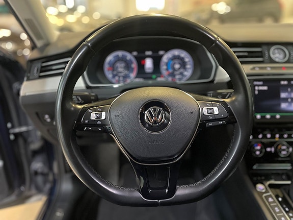 Volkswagen Passat 24 of 25