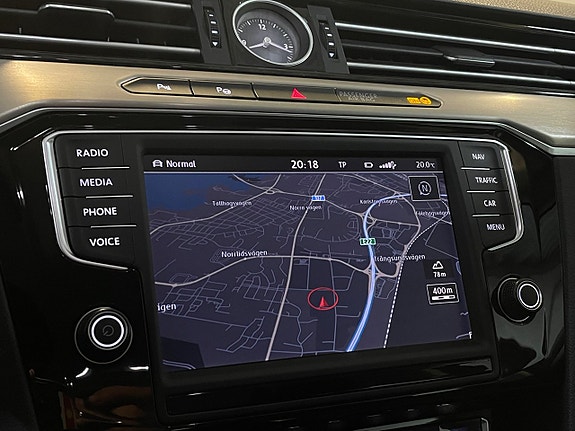 Volkswagen Passat 19 of 25