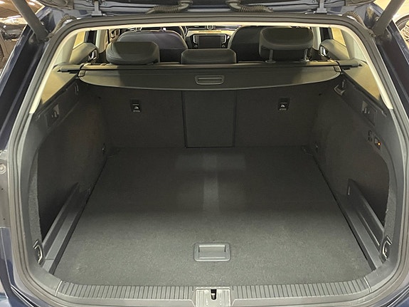 Volkswagen Passat 11 of 25