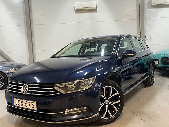 Volkswagen Passat 2 of 25