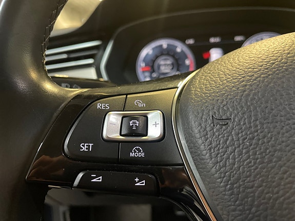 Volkswagen Passat 25 of 25